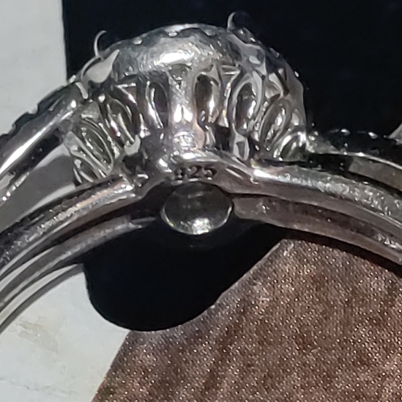 Cathedral Setting Cubic Zirconia 925 Silver Ring - Picture 4 of 7